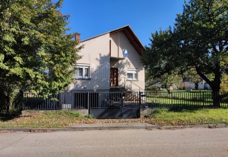 For sale house Balatonfűzfő  200 m<sup>2</sup> 74.9 millió Ft