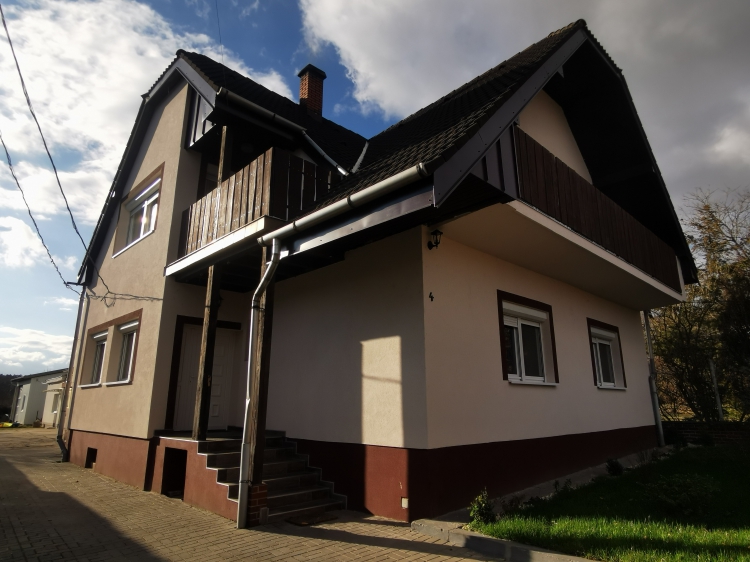 For sale house Királyszentistván  180 m<sup>2</sup> 84.99 millió Ft