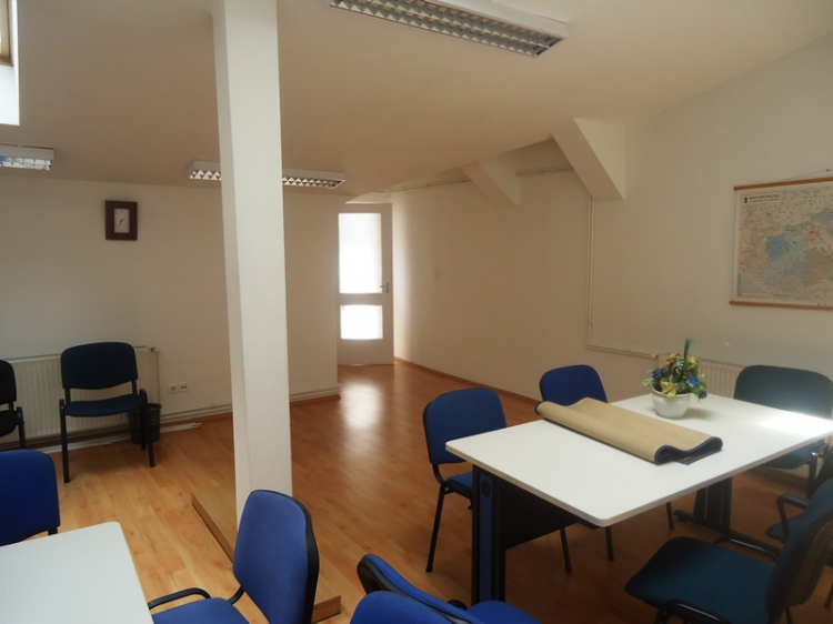 for rent office Vác Központban 28 m<sup>2</sup> 80 ezer Ft / hó