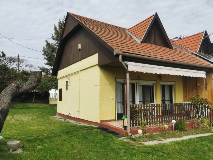 For sale recreational home, summer house Balatonalmádi  30 m<sup>2</sup> 34.99 millió Ft