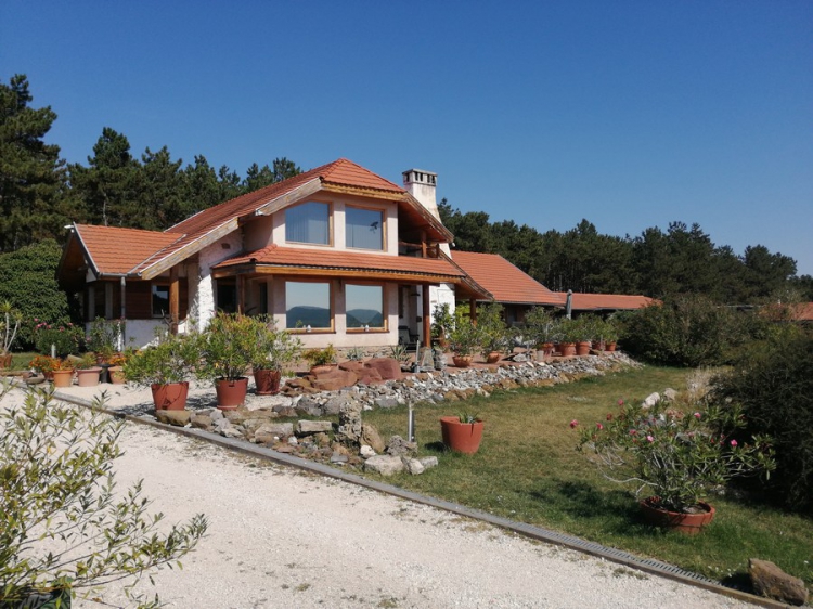 For sale house Hegyesd  200 m<sup>2</sup> 298 millió Ft